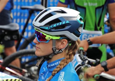 6 Best Bike Helmets For Ponytail And Womens Hairstyles