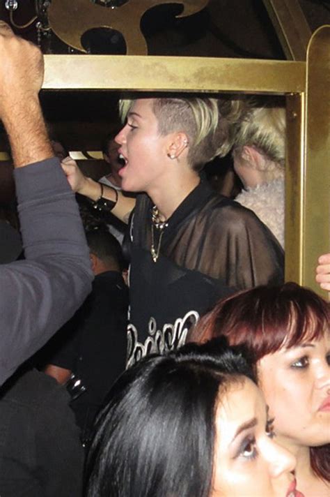 Vidéo Miley Cyrus Fait La Fête Au Beachers Madhouse à Los Angeles Le 16 Octobre 2013