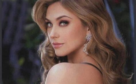 When she was chosen for the face of the year. Comparan a Aracely Arámbula con Barbie por esta foto