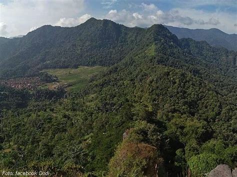 Berenang di kolam alami dengan air yang menyegarkan juga bisa dilakukan di tempat wisata alam ini. Gunung Gajah - Direktori Sumedang