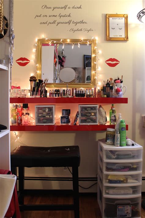 Utilize a tiny table and also chair to begin with. DIY Makeup Vanity | Patty's Kloset