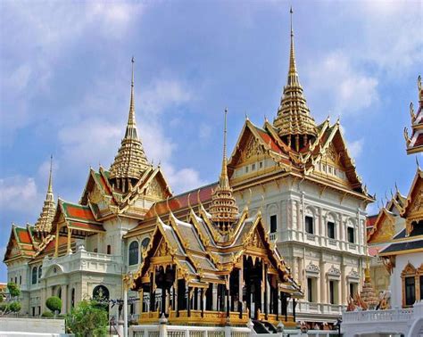 Here is the list of famous bangkok temples which form an important part of thai culture. White Temple of Chiang Rai, Thailand : pics