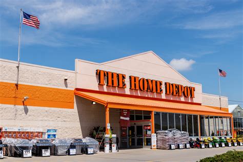 Influencer receives backlash after telling Home Depot worker: "Go back