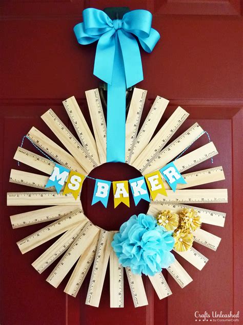 Gift ideas for teacher wife. Teacher Gift Idea: Personalized Ruler Wreath