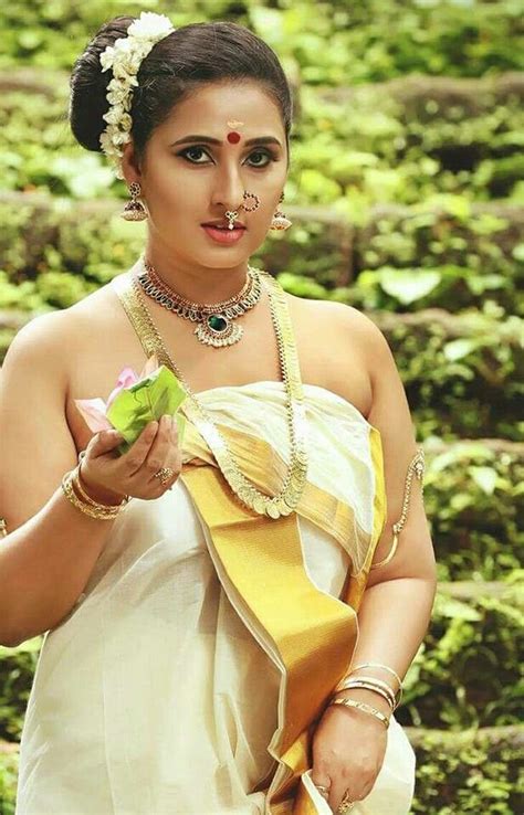 Kerala Traditional Dress Settu Mundu Beautiful Face Images Sexy Beautiful Women Beautiful