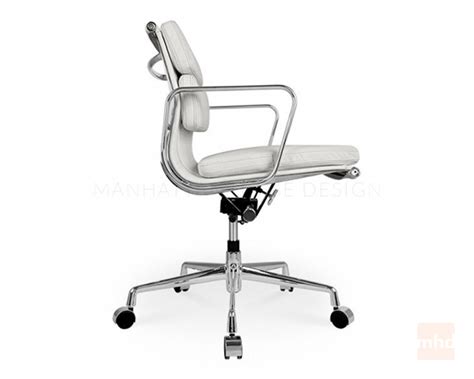 An extension of the aluminum group chairs designed in 1958 for the irwin miller home, the soft pad group repeats the structure of the earlier chairs, adding cushions to the seat and back. Eames Soft Pad Management Chair Replica - Eames Office Chair