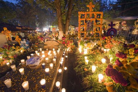 Tradición Del Día De Muertos En México