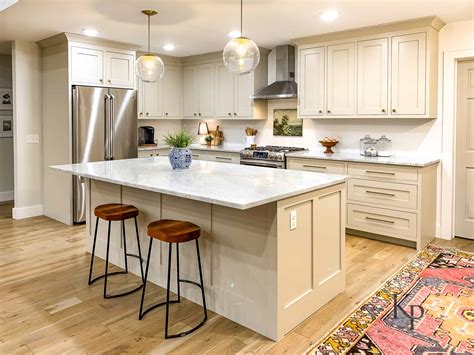 Revere pewter by benjamin moore is one of the hottest new paint colors on the scene. Revere Pewter Kitchen Cabinets - Painted by Kayla Payne