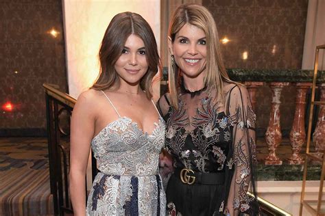 Olivia Jade Says Mom Lori Loughlin Is A Huge Support As She Joins Dwts