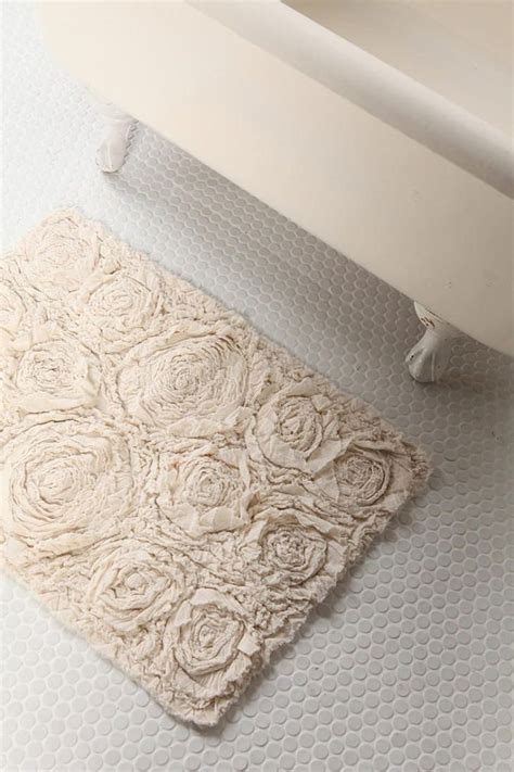 Bathroom rugs are not just for decoration; 10 Creative DIY Bathroom Rugs | Pouted.com