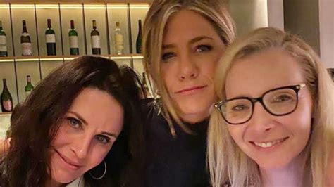 Best ‘friends Jennifer Aniston And Courteney Cox Celebrate Three Decade