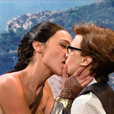 Gal Gadot And Kate Mckinnon Lesbian Kiss On Scandalplanet Com Xhamster