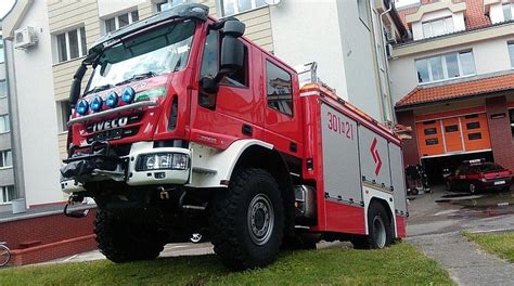 Strażacy i samorządy otrzymały promesy zakupu samochodów ratowniczych