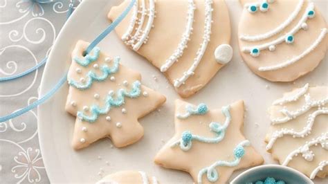 Easy cookie decorating with kids. Christmas Butter Cookie Cutouts recipe from Betty Crocker