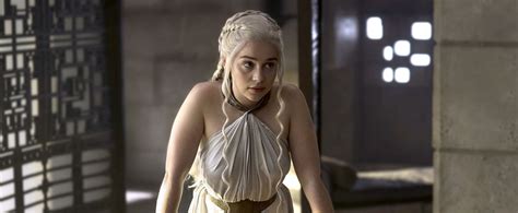 New Game Of Thrones Set Pictures Daenerys And Theon In New Got