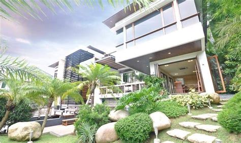 Modern Tropical Home In Ayala Heights In Quezon City Metro Manila