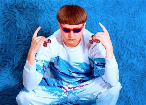 Rising Artist Oliver Tree Delivers Infectious Indie Electronic Gem