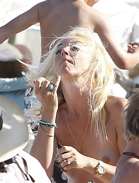 Tamara Beckwith topless and bikini candids St Tropez Jul 23 世界の