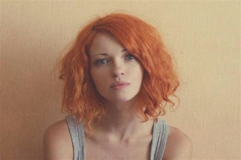 Anyone who's had short hair before knows the difficulty of growing it out this haircut is longer than most pixie cuts, but the shortness around the ears still gives it that cute elfin. Short ginger hair | Redheads | Pinterest