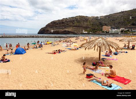 Touristen Auf Dem Sandigen Strand Von Machico Funchal Machico Ilha