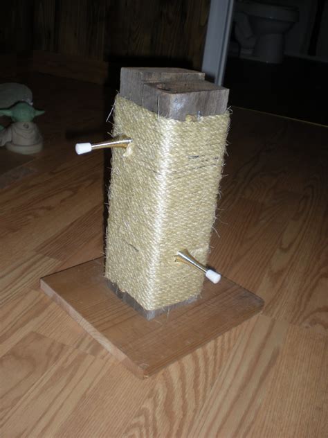 How to make a cat scratching post using recycled materials you most likely have laying around your house. A Clearing in the Woods: Shorty Post- DIY Cat Scratching Post