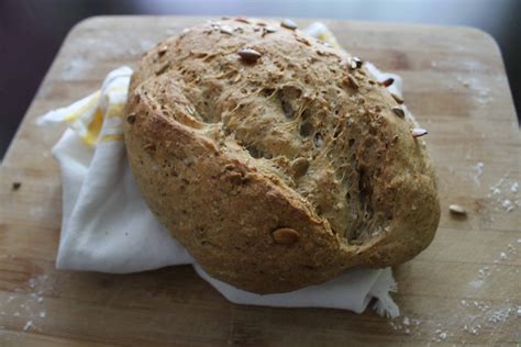 J'ai appelé ce pain maison car c'est le pain que j'aime préparer pour j'ai réalisé le pain maison pour accompagner des lentilles au cumin et toute la famille s. Pain maison aux grains entiers - Valises & Gourmandises