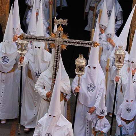 Semana Santa De Sevilla Y Dos Hermanas Túnicas Nazarenas