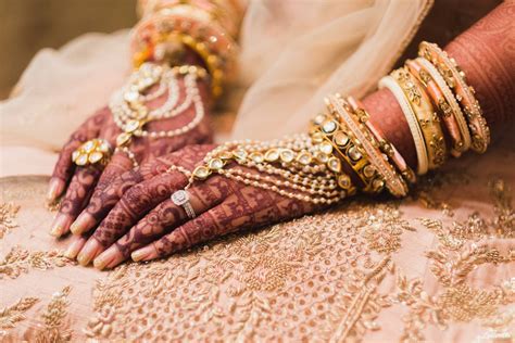 6 Latest Simple Mehndi Designs For The Minimalist Brides This Summer