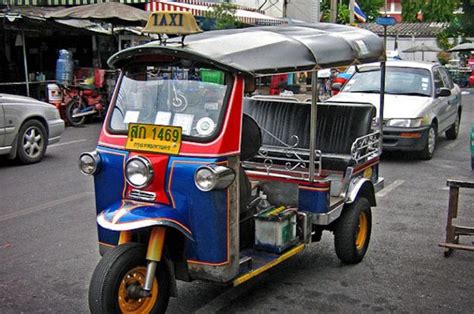 Los Tuk Tuk Un Peculiar Medio De Transporte En Tailandia