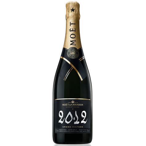 Only moët & chandon could innovate by breaking the rules. Szampan Moet & Chandon Grand Vintage Brut 2012 AOC - Wine ...