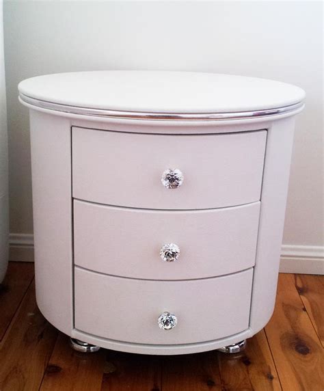 White Round 3 Draws Bedside Table With Diamond Buttons Handles