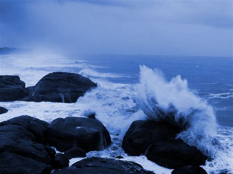 Ocean Waves Hitting Rocks Free Indian Stock Pictures Download For