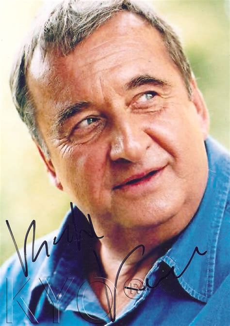 Aktor nie przychodzi do teatru tylko wtedy, gdy umarł w domu, albo przychodzi do teatru i tam umiera. Chris Autographs: Krzysztof Kowalewski