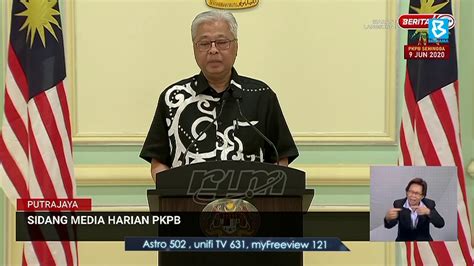 Bola itu bukan bola bahaya tapi disebabkan kesilapan pada awal permainan itu, gawang negeri sembilan sudah bolos, kata devan. Persatuan bola sepak negeri jangan buat SOP sendiri ...