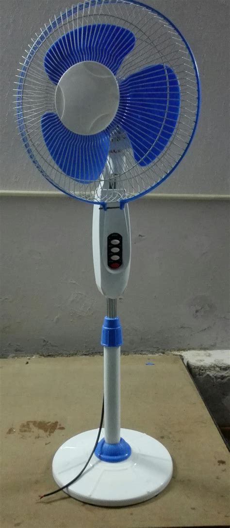 20 W White And Blue Solar Bldc Pedestal Fan Rs 1250 Piece Greenland Solutions Id 14550728812
