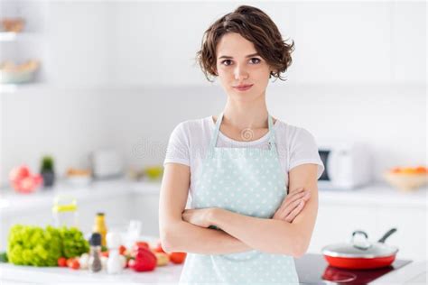 Photo Of Beautiful Bobbed Hairdo Housewife Holding Arms Crossed Enjoy Morning Cooking Tasty