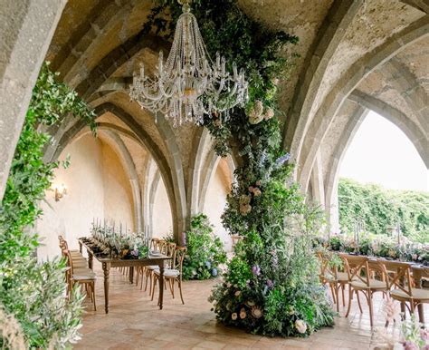 28 Of The Best Wedding Venues Across The World According To These