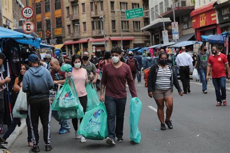 (2) vacinação aos 2 meses: SP amplia horário do comércio e anuncia antecipação do ...