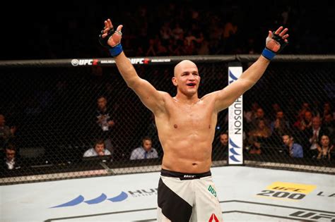 UFC Junior Dos Santos Says He Ll Beat Stipe Miocic Before The End