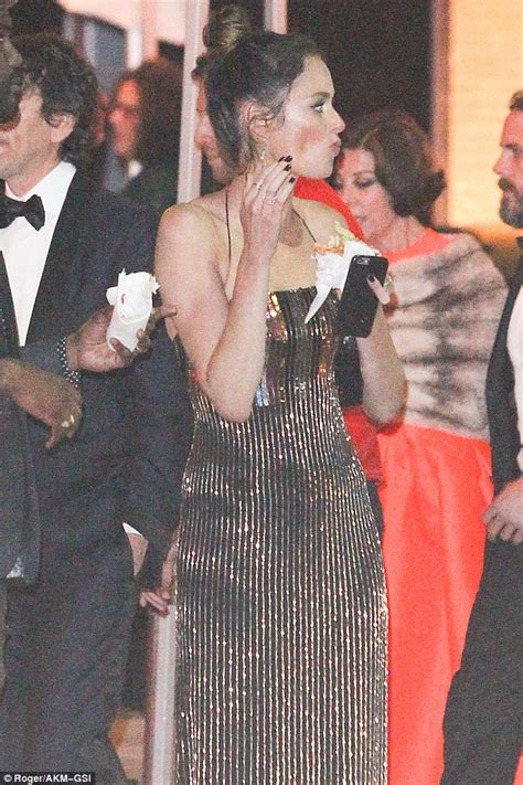 Nicole Trunfio Oozes Glamour At Vanity Fair Oscar Bash Daily Mail Online