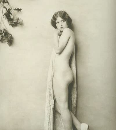 Naked Clara Bow In Hula