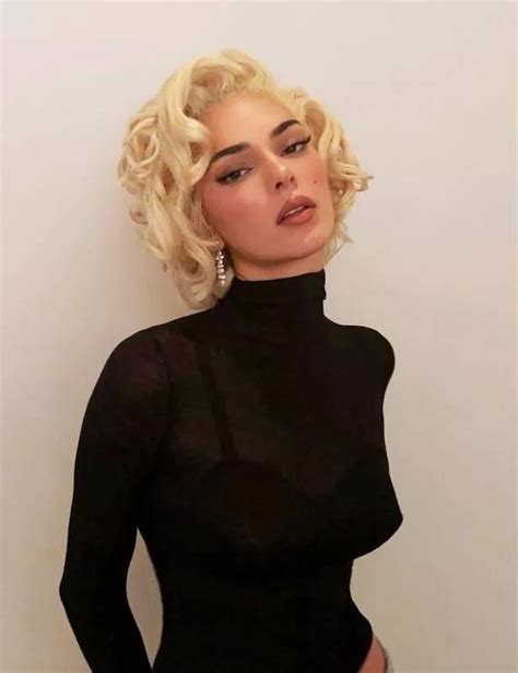 Kendall Jenners Marilyn Monroe Halloween Costume Causes Controversy