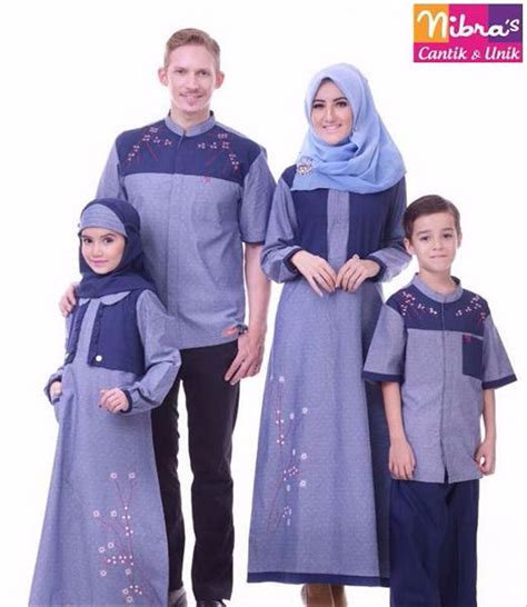 Menariknya fashion, ia dapat dihubungkan dengan banyak hal termasuk hal keagamaan. Baju Couple Muslim Warna Biru Dongker - Baju Mewah