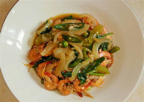 Bikinnya tanpa repot cukup digoreng lalu tumis sebentar. Resep Tumis udang cabe ijo oleh Cicy Minoz - Cookpad