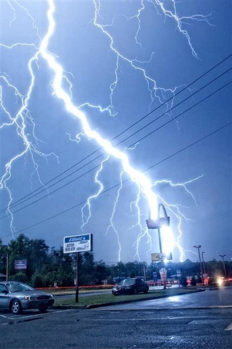 56 Stunningly Awesome Photographs Of Lightning Nature Photography
