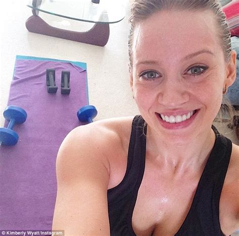 Kimberly Wyatt Posts Workout Selfies As She Hits The Gym Daily Mail