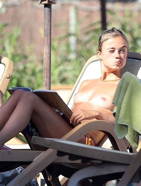 【画像】イギリス王族一の美少女（22）、ヌーディストビーチで裸を盗撮される・・・・・ ポッカキット