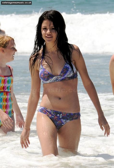 Celebrities In Hot Bikini Selena Gomez In Bikini