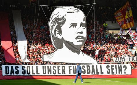 SC Freiburg FC Bayern München Freiburger Fans setzen Zeichen gegen Sexismus