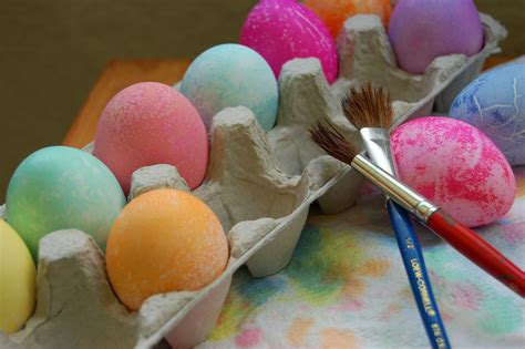 Colorful & Fun Easter Crafts the Whole Family can Get Egg-cited About ...